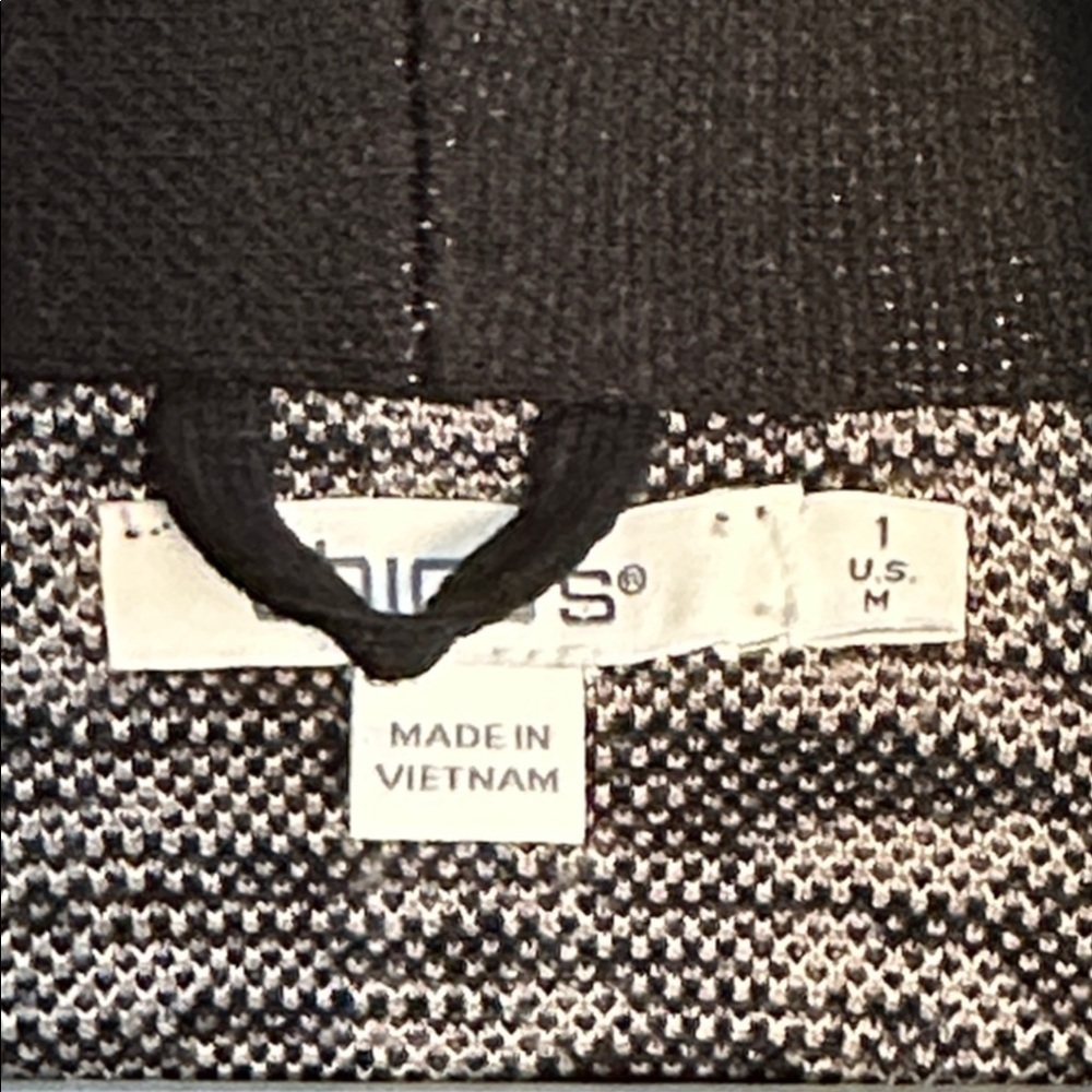 Women Chico’s Medallion Print Black & White Fringe Shawl Cardigan - Picture 4 of 6